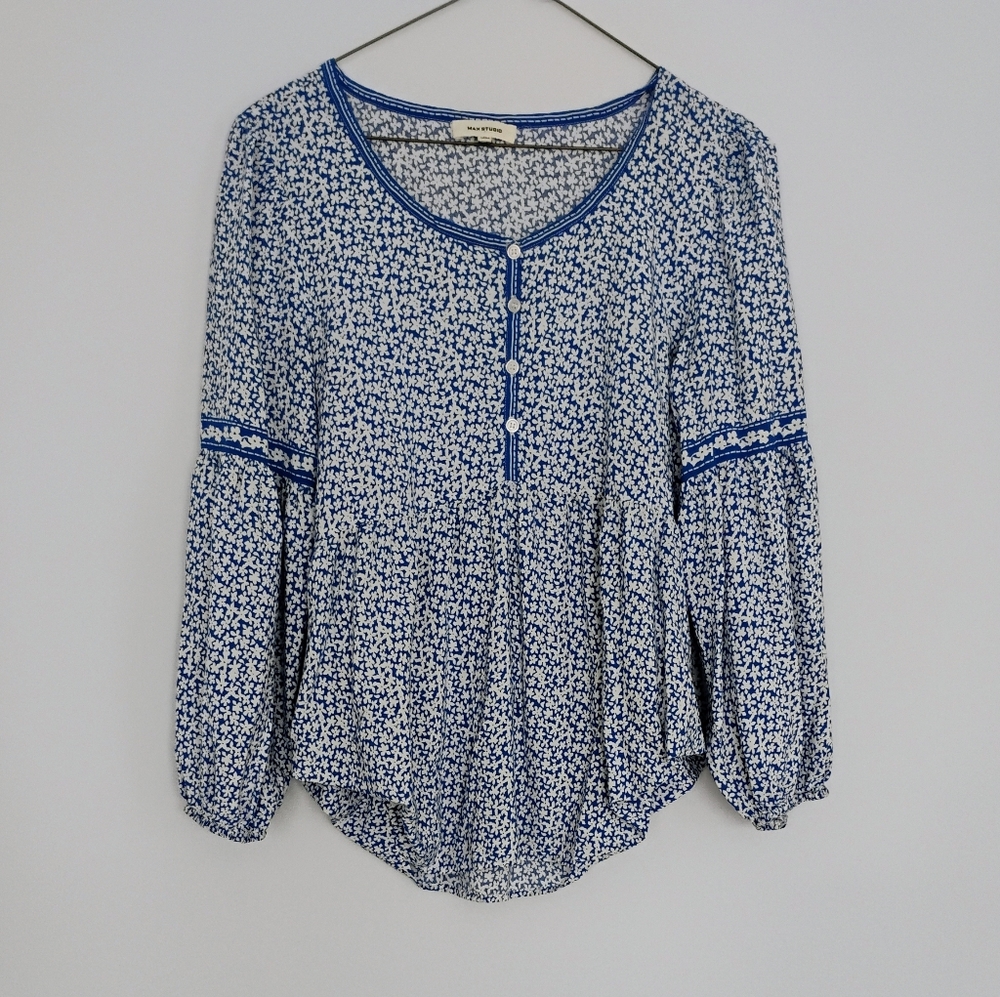 Max Studio Peasant Boho Scoop Neck Smocked Blouse Blue & White Floral Frenzy - S